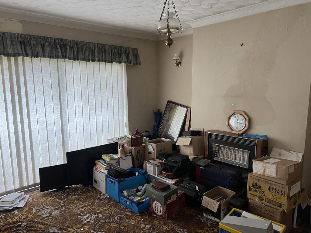 Lot: 139 - DETACHED THREE-BEDROOM CHALET BUNGALOW IN NEED OF IMPROVEMENT - With doors leading out to garden